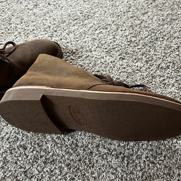 Clarks Rich Brown Chukka Boots - Picture 3 of 3